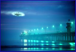 Ufo am Pier,  Corbis - Fotolia.com